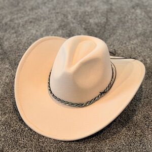 Elegant Cream Cowboy Hat